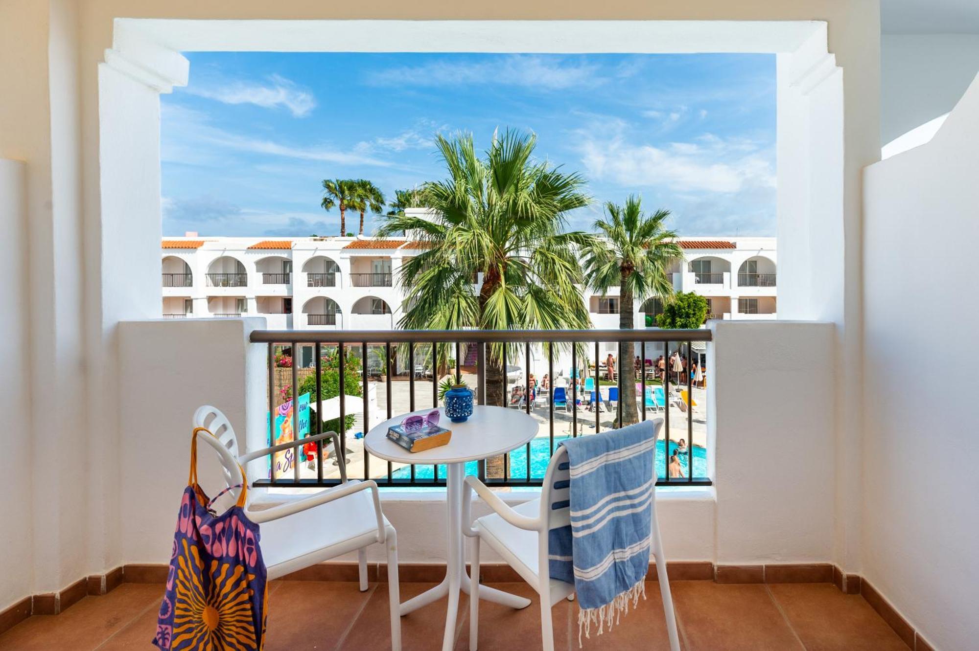 Chambre Lits Jumeaux - Vue sur Piscine